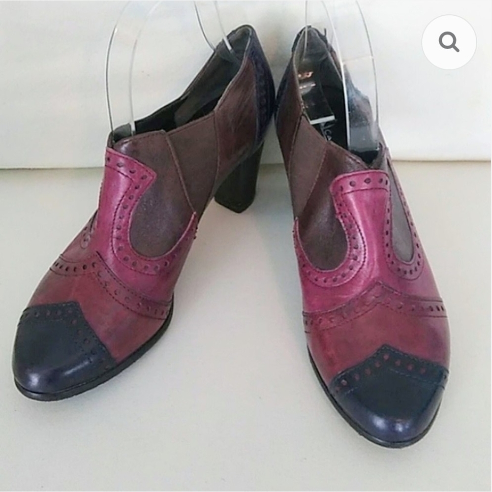CANAL GRANDE Women Two-Tone Burgundy and Black Leather Heeled Oxfords.
